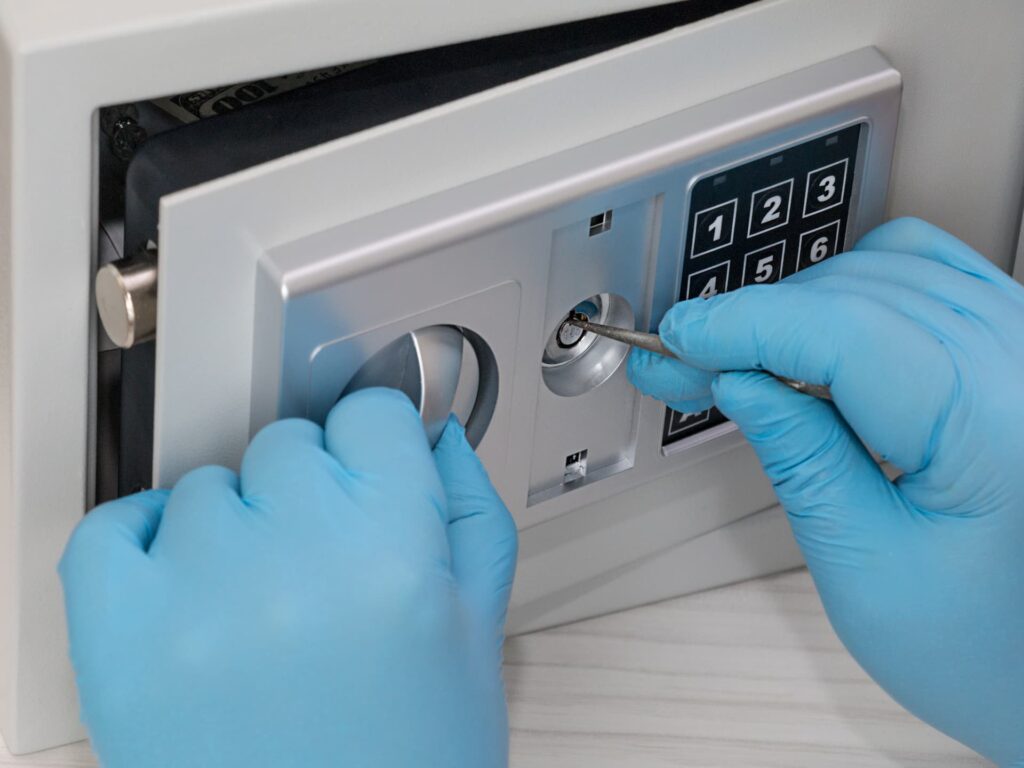 Safe Locksmith Services 2