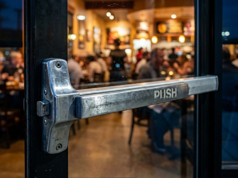 restaurant-panic-bar
